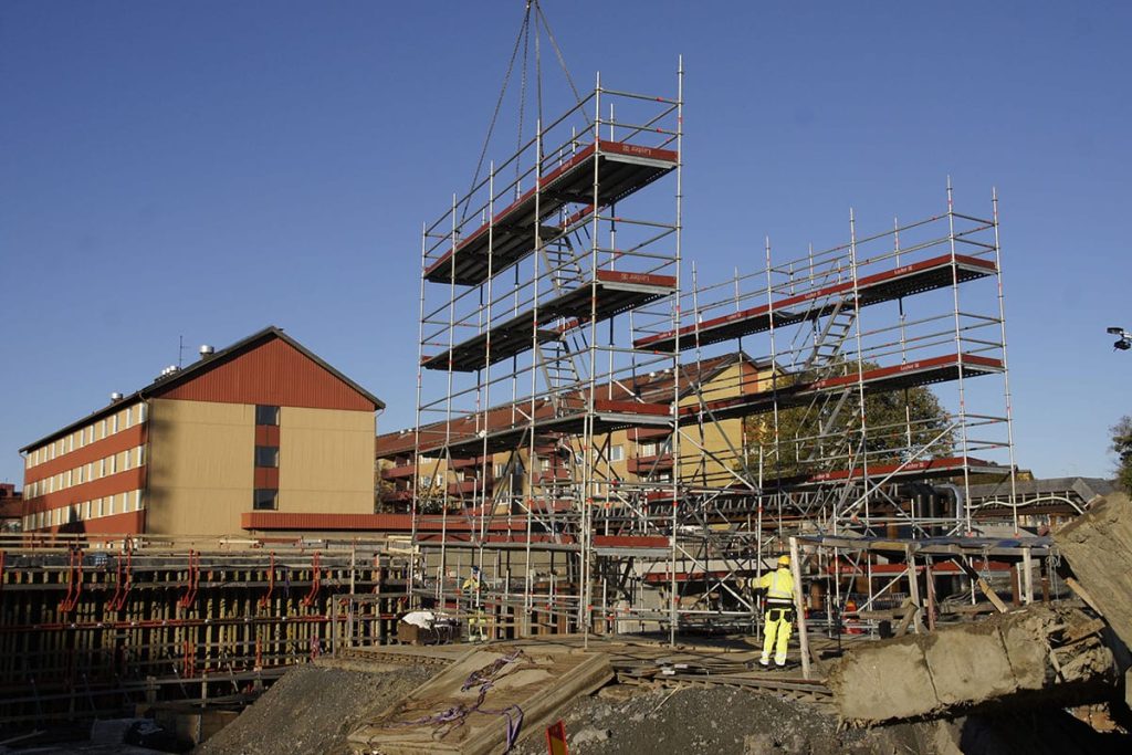Skanska arbetar säkert från Armeringsställning Layher Allround vid Hamnbanan i Göteborg