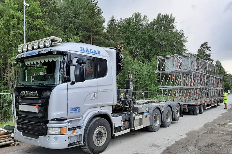 Layher TG 60 stämptorn körs på lastbil
