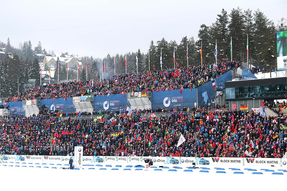 bild på publik vid Holmenkollen i Oslo.