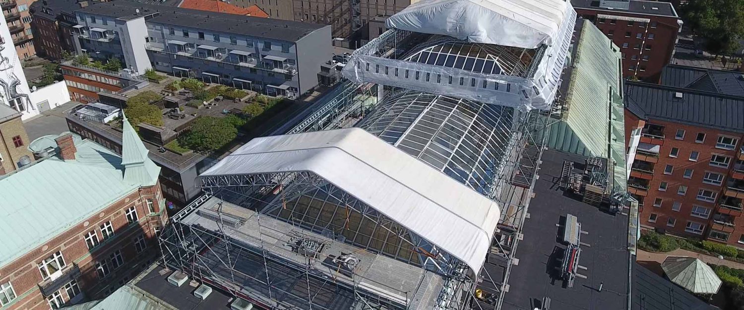 Layhers byggställningar på en byggnad