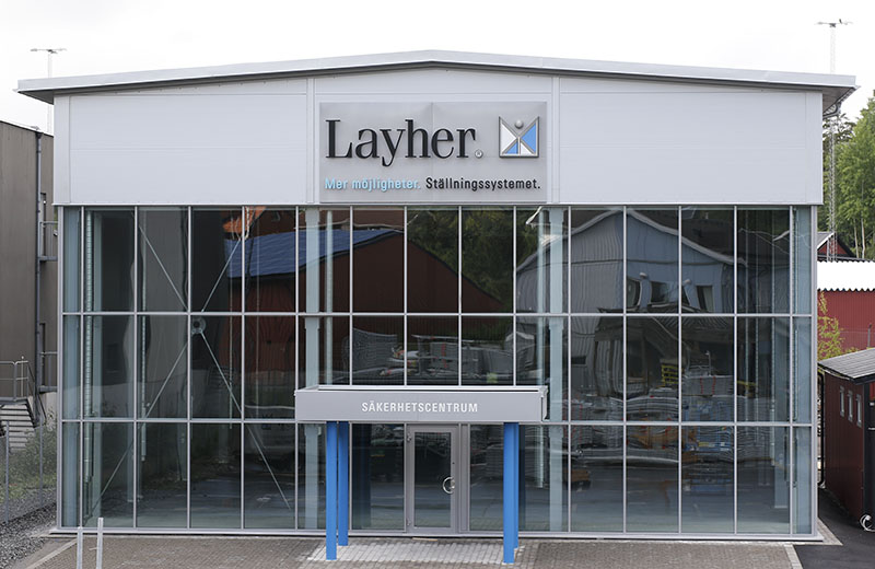 Layhers nya Säkerhetscentrum i Upplands Väsby med utställningshall, utbildningssal och plats för ställningsmontage